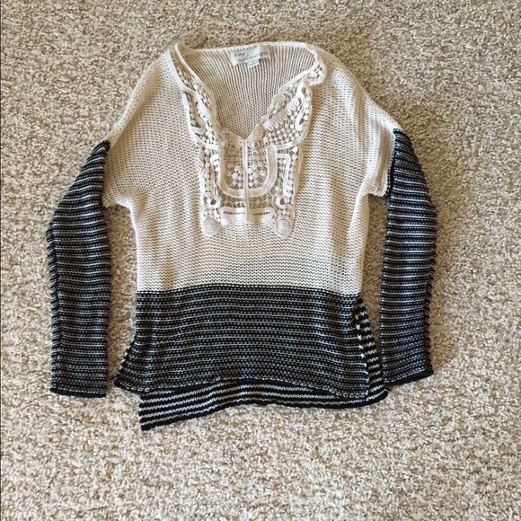 Black and white lace sweater top - Picture 3 of 5